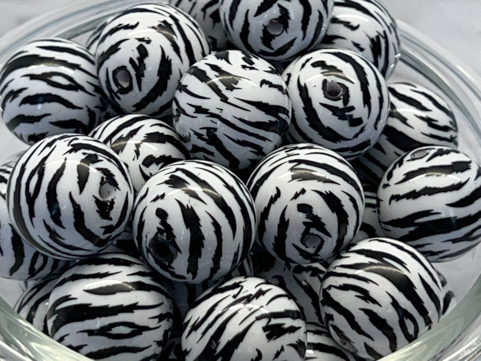 20MM Black & White Tiger Print Chunky Bubblegum Bead, Acrylic Bubblegum Bead, 10 Beads per order